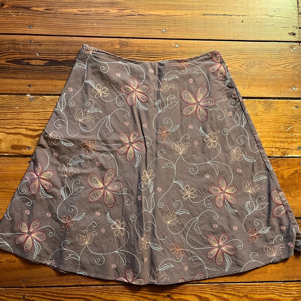 Covington Size 14 Embroidered women’s skirt